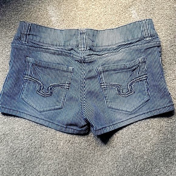 Jean Shorts - Picture 2 of 6